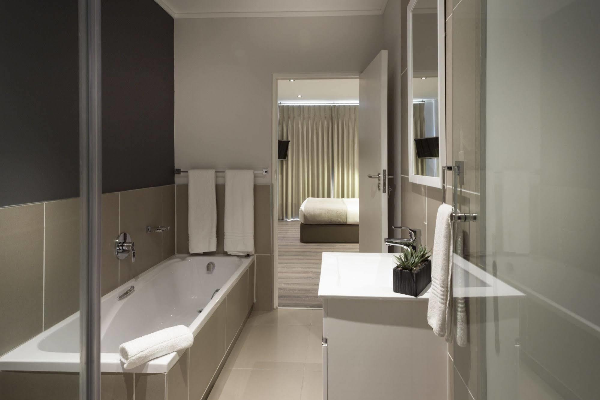 C.A.G - Upper East Side Apartment Sandton Exterior foto